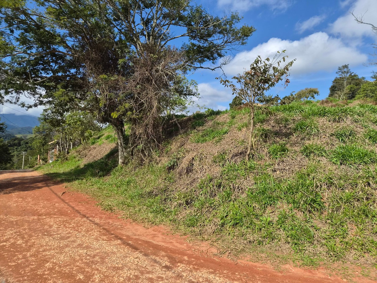 Lote à Venda em Santo Antônio do Pinhal com 1.912m² e Vista para a Pedra do Baú