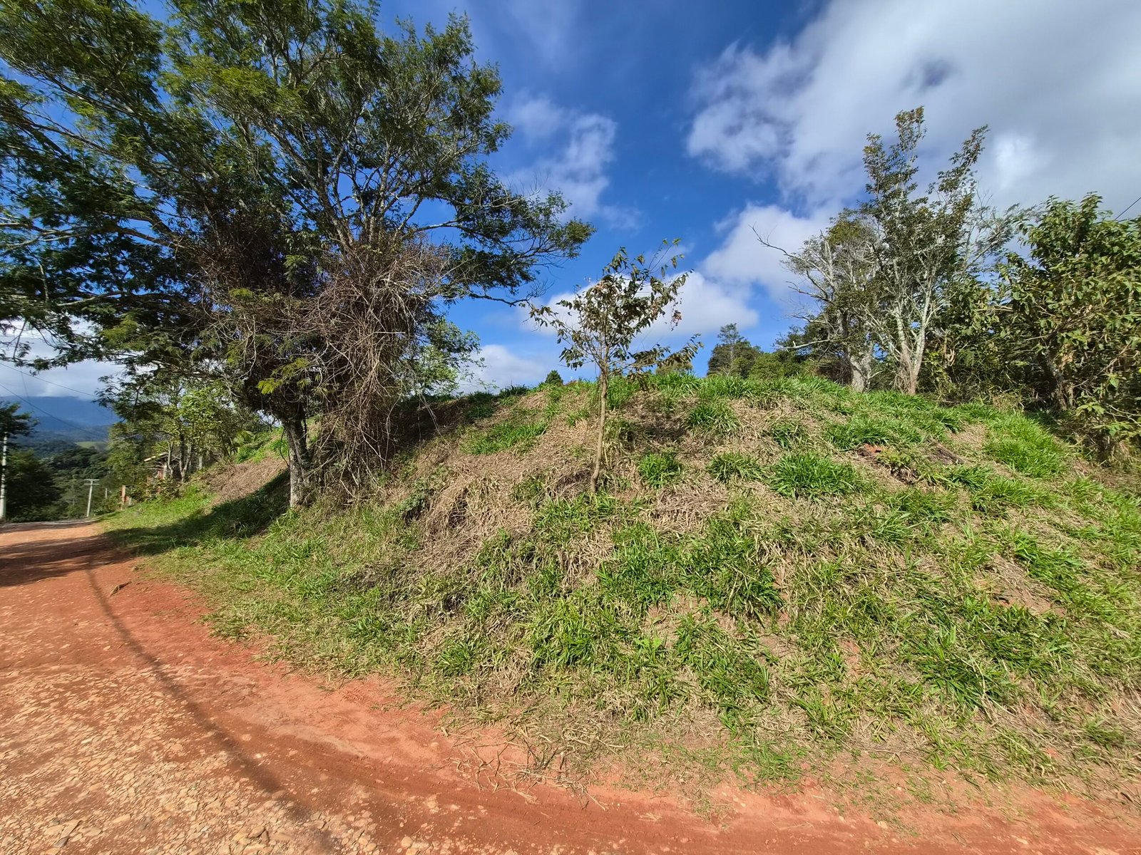 Lote à Venda em Santo Antônio do Pinhal com 1.912m² e Vista para a Pedra do Baú