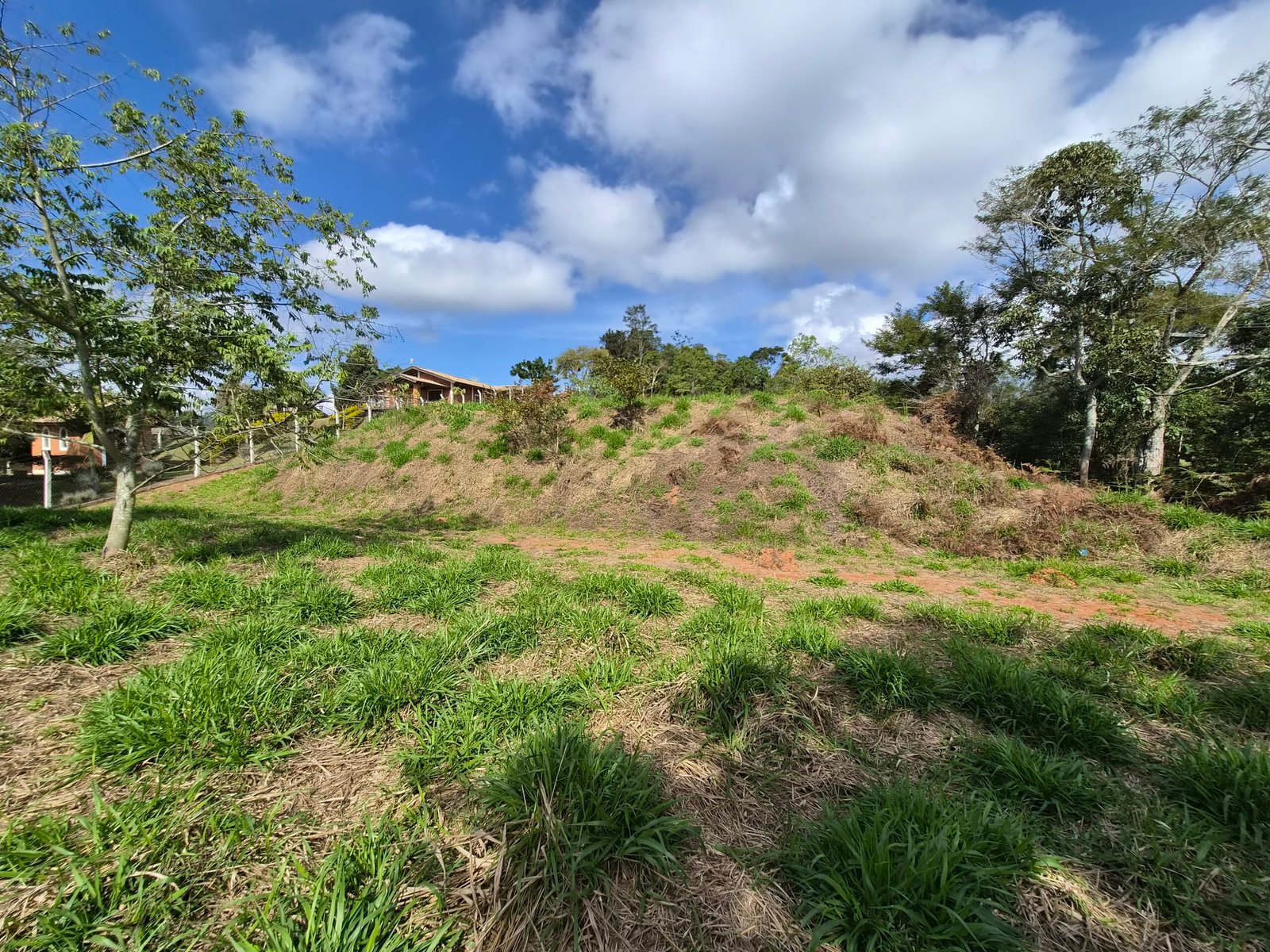 Lote à Venda em Santo Antônio do Pinhal com 1.912m² e Vista para a Pedra do Baú