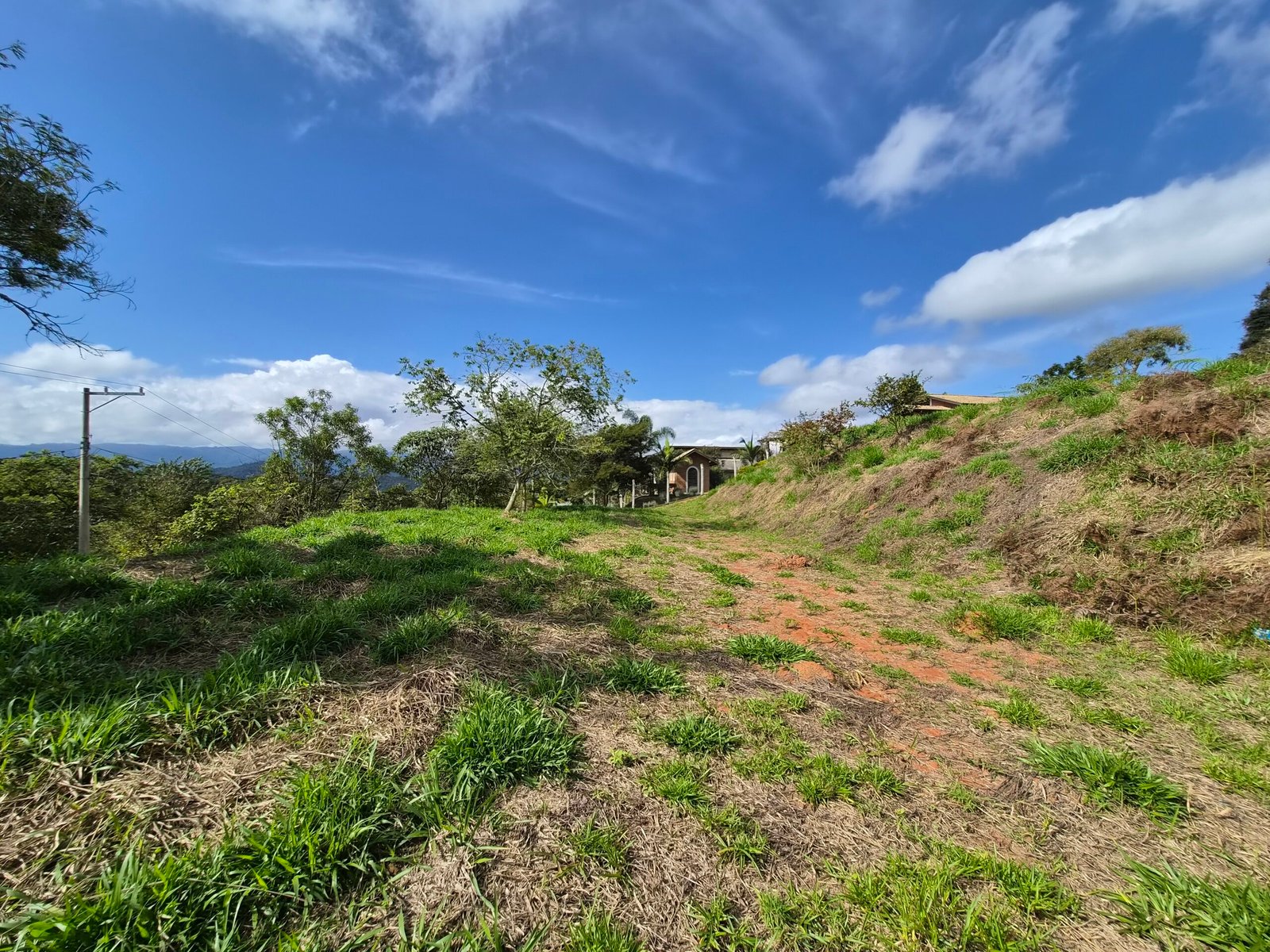 Lote à Venda em Santo Antônio do Pinhal com 1.912m² e Vista para a Pedra do Baú
