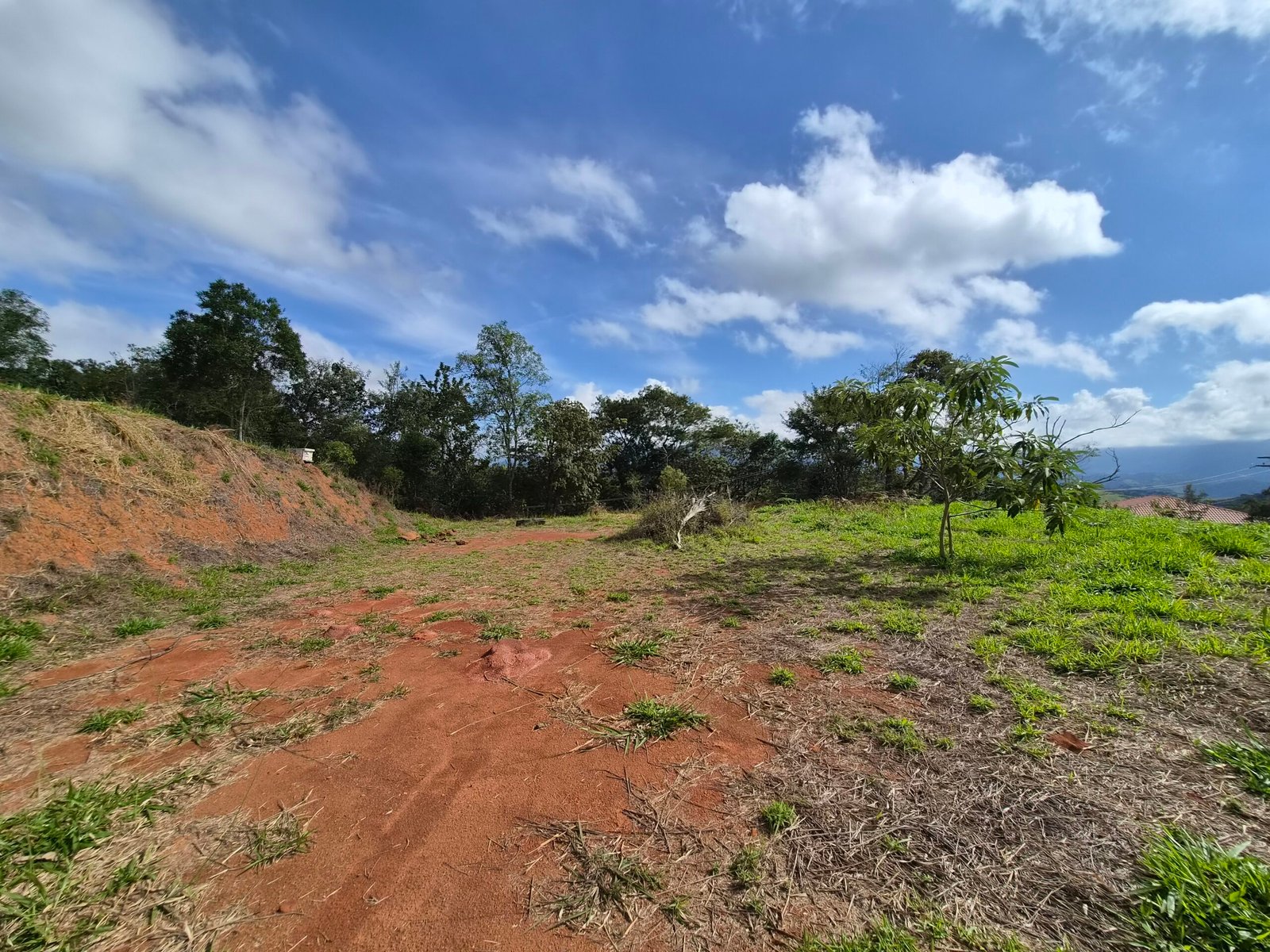 Lote à Venda em Santo Antônio do Pinhal com 1.912m² e Vista para a Pedra do Baú
