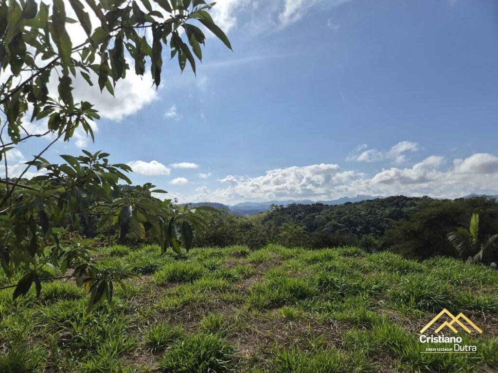 Lote à Venda em Santo Antônio do Pinhal com 1.912m² e Vista para a Pedra do Baú
