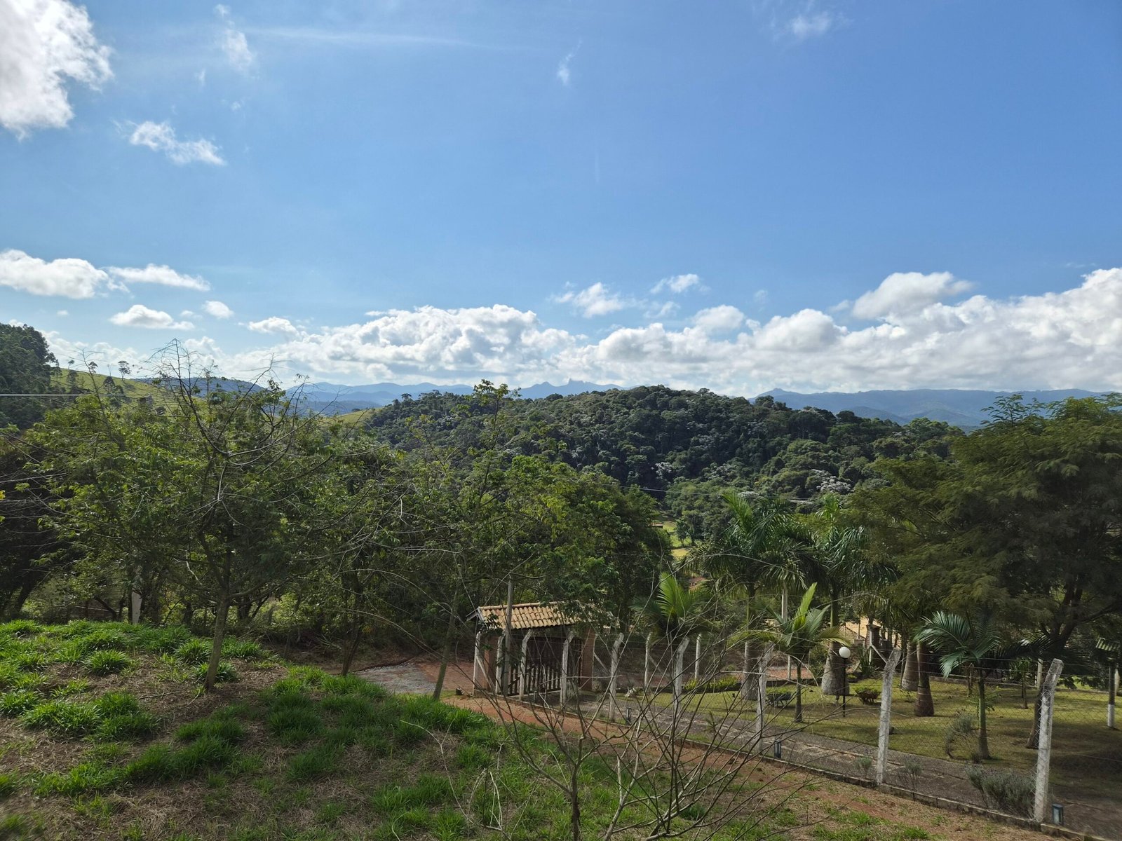 Lote à Venda em Santo Antônio do Pinhal com 1.912m² e Vista para a Pedra do Baú