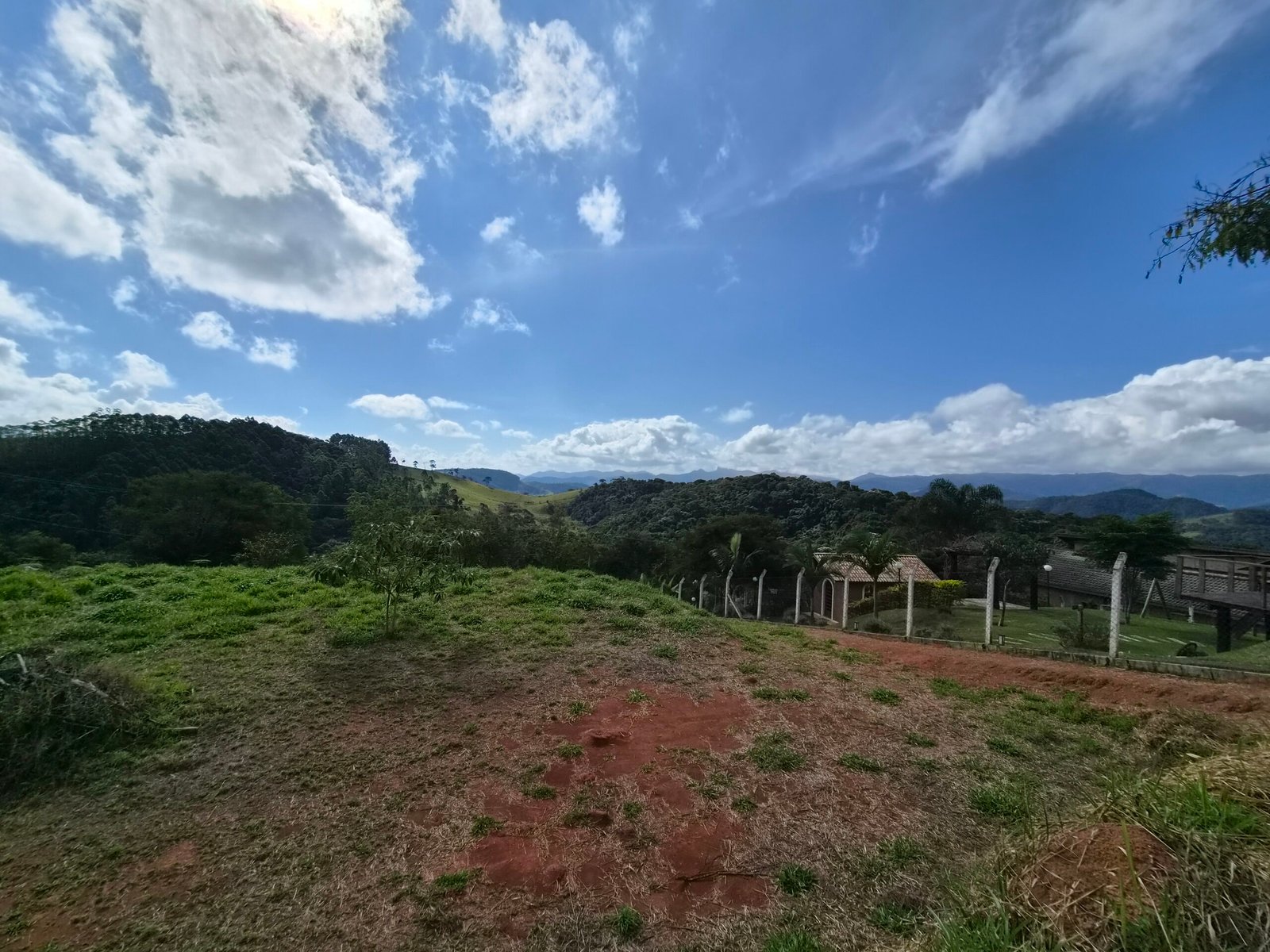 Lote à Venda em Santo Antônio do Pinhal com 1.912m² e Vista para a Pedra do Baú