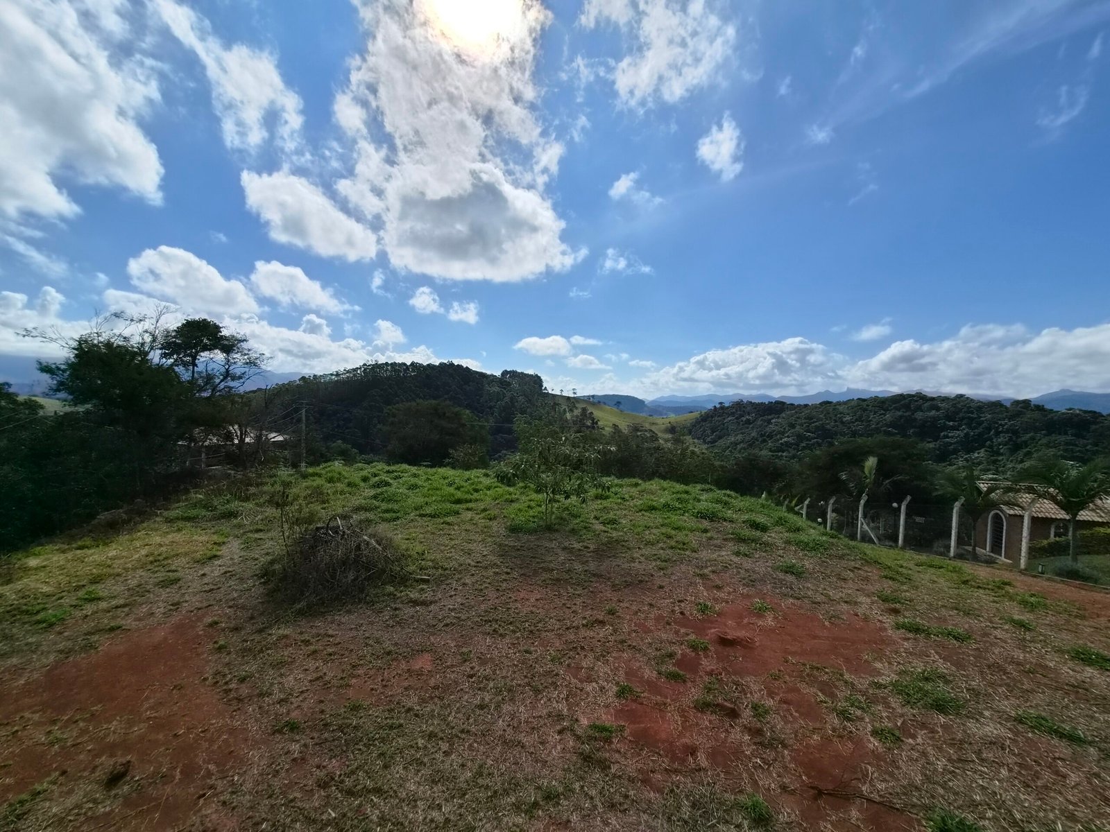Lote à Venda em Santo Antônio do Pinhal com 1.912m² e Vista para a Pedra do Baú